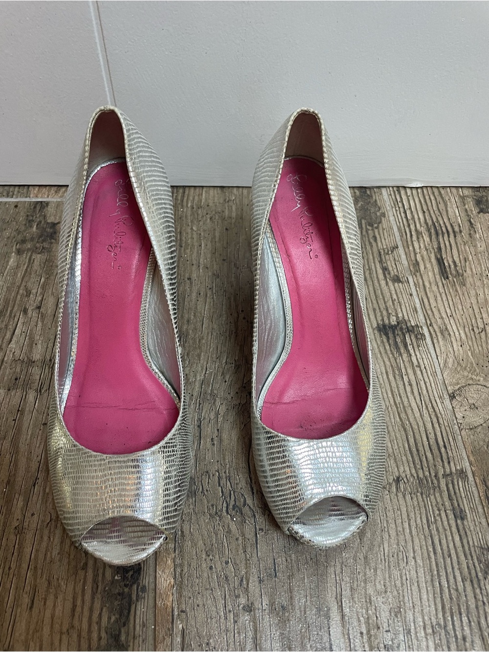 Lilly Pulitzer Metallic Silver Peep-Toe Wedges with Pink Insole sz 7.5